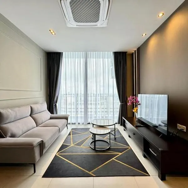 The Luxury Podium3R2B, 8pax YPM103, hotel i Kuching