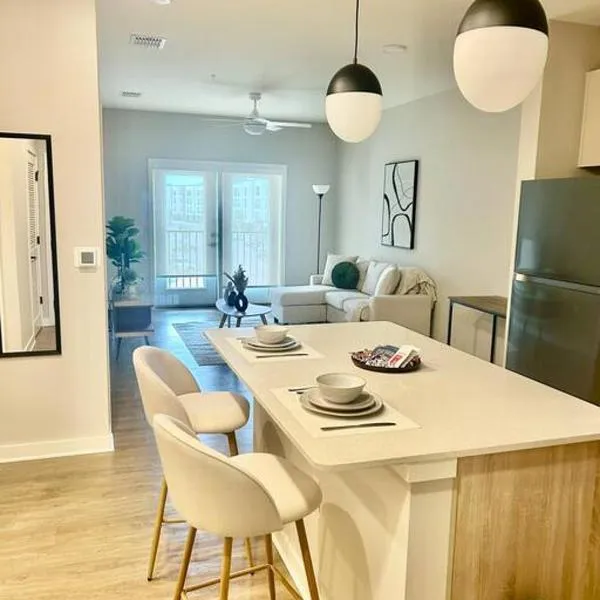 Cozy Modern 1 Bedroom Apartment, khách sạn ở Davenport