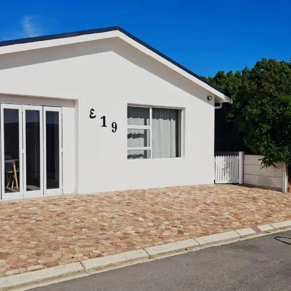 Ons Strandhuisie E19 in Pearly Beach, hotel v destinaci Pearly Beach