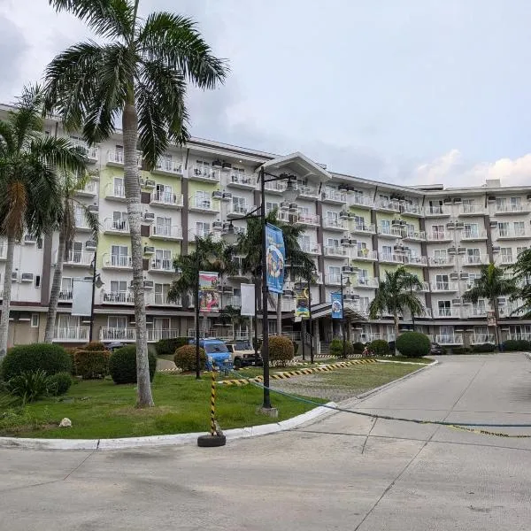 Near Airport, Affordable Coliving Space for Backpackers with Pool, Gym, and More, hotell sihtkohas Pusok