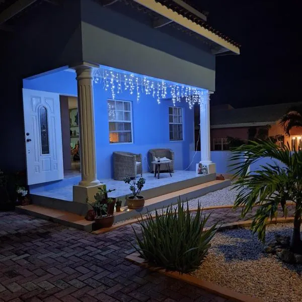 Sunset heights 2 bedroom appartment, hotel v destinaci Willemstad