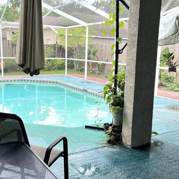Room in citrus park and carollwood, close to the airport & downtown, hotel v destinaci Tampa