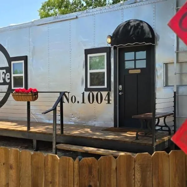 Historic Stay In Santa Fe Railcar - Depot Lodging, hotel in Brownwood