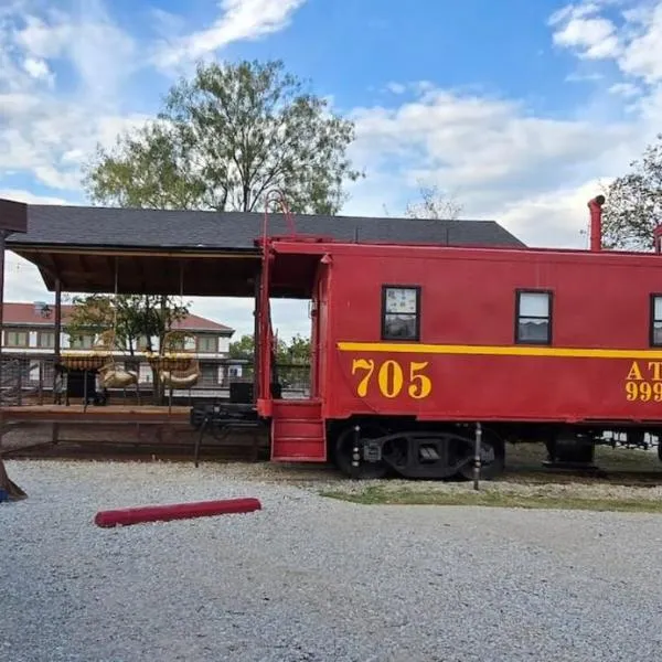 Unique Santa Fe Caboose Experience, hotel v destinaci Brownwood
