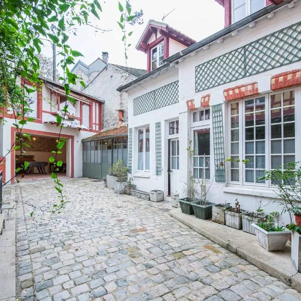 Maison Historique - Château de Versailles, מלון בLa Celle-Saint-Cloud