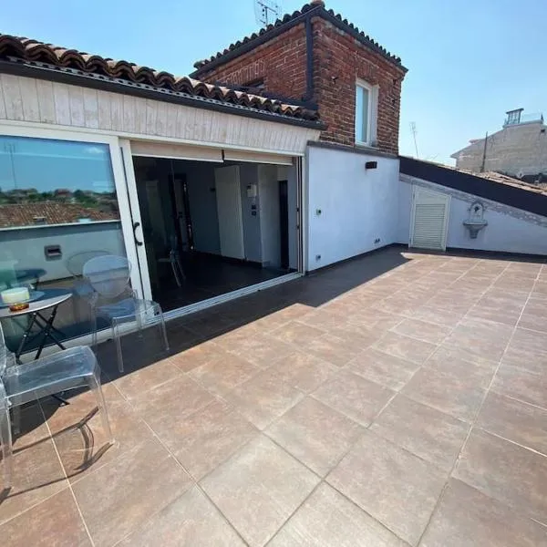 Attico Centro San Damiano d'Asti, hotel v destinaci San Damiano dʼAsti