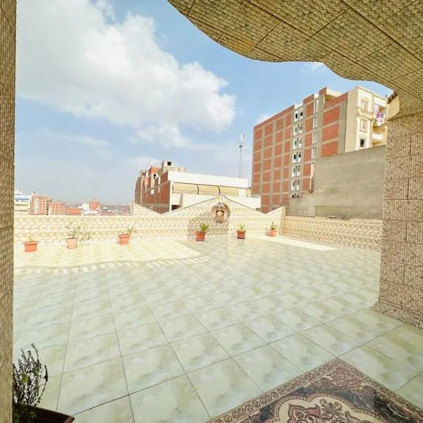 Luxury 5 star apartment with rooftop, security, Hotel in Maḩallat al Burj