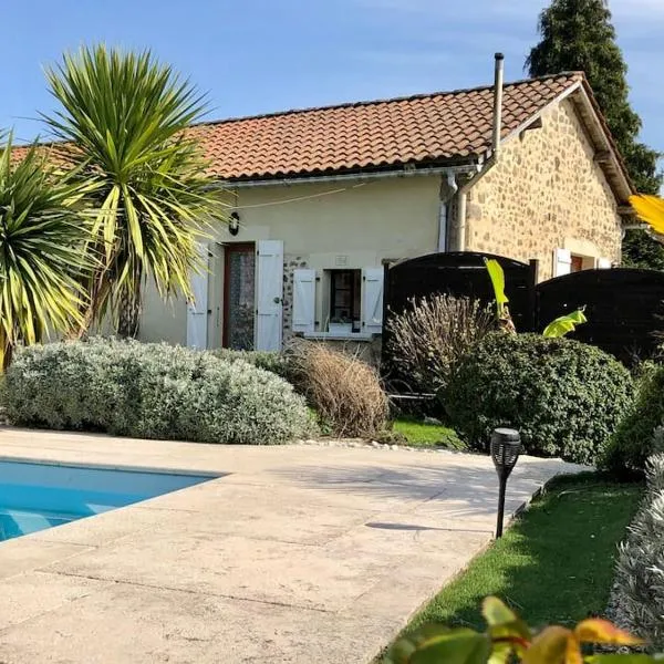 Le gîte de Lou - Piscine privative et massages Bien-être, hotel in Mazerolles