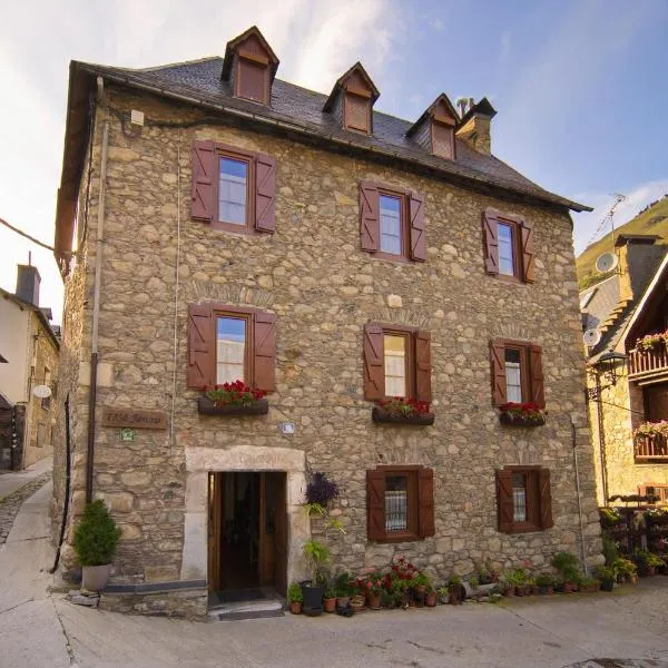 Casa Jansú, hotel en Escuñau