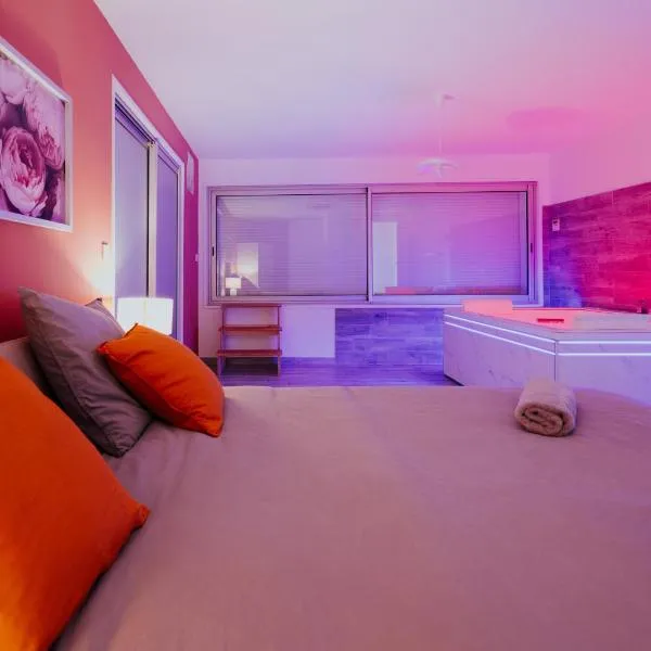 AppartSpa59 - Suite Tentation - Balnéo, Sauna - Secret Room en option supplémentaire, hotel in Valenciennes