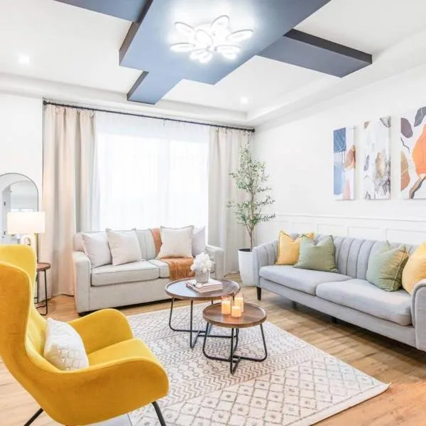 Luxury Family Home - Sleeps 10 - King Bed, hotel v destinaci Nisku