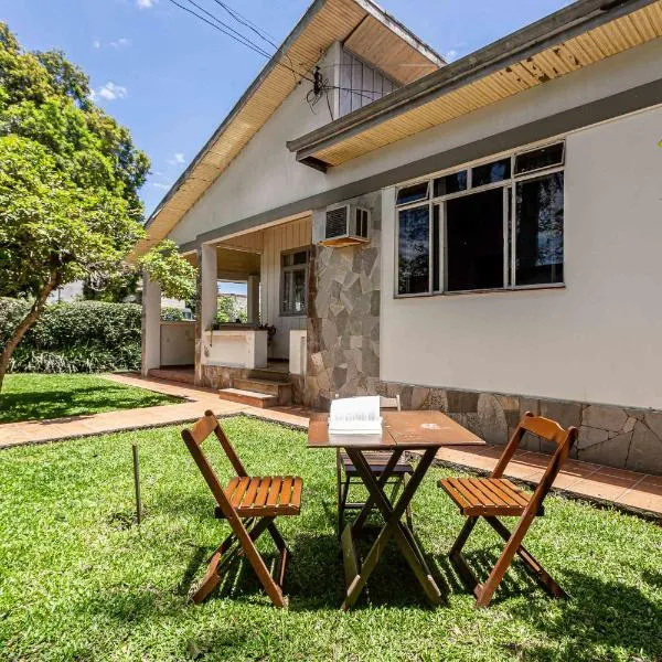 Memora Guesthouse Curitiba - Quartos em Casa próximo ao Parque Bacacheri, hotel in Curitiba