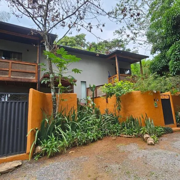 Casas Vila Encantada Refúgio, conforto e natureza, apenas 2 min da avenida, hotel v destinaci Alto Paraíso de Goiás