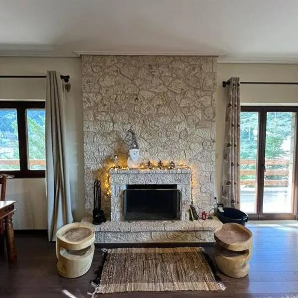 the mountain house in parnassus, hotel v destinácii Eptalofos
