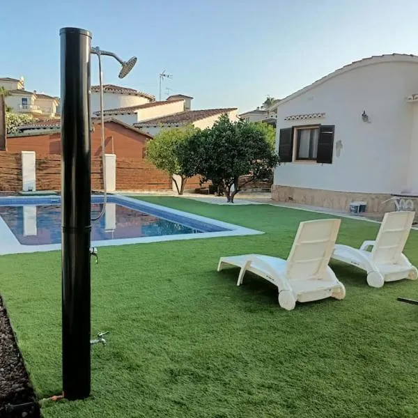 Casa Luna, 3 minutos de la playa de arena, hotel en Denia