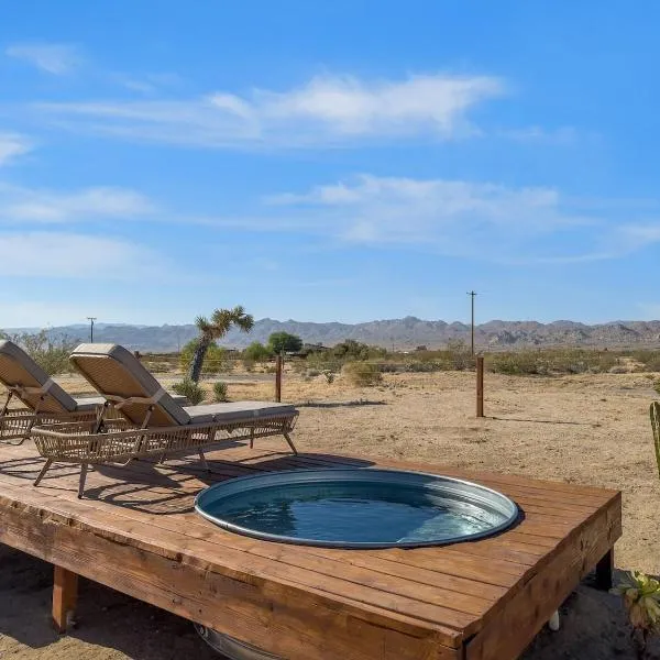 Total Serenity Cowboy Pool Fire Pit Views, hotel in Joshua Tree