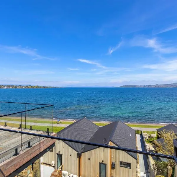 Lakefront Large Deck Area Spa Pool, hotel v destinaci Taupo