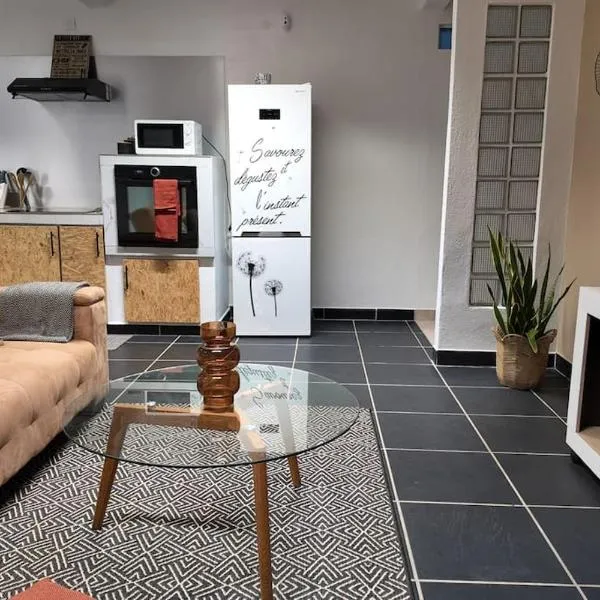 T3 meublé avec parking et jardin, hotel v destinaci Matoury