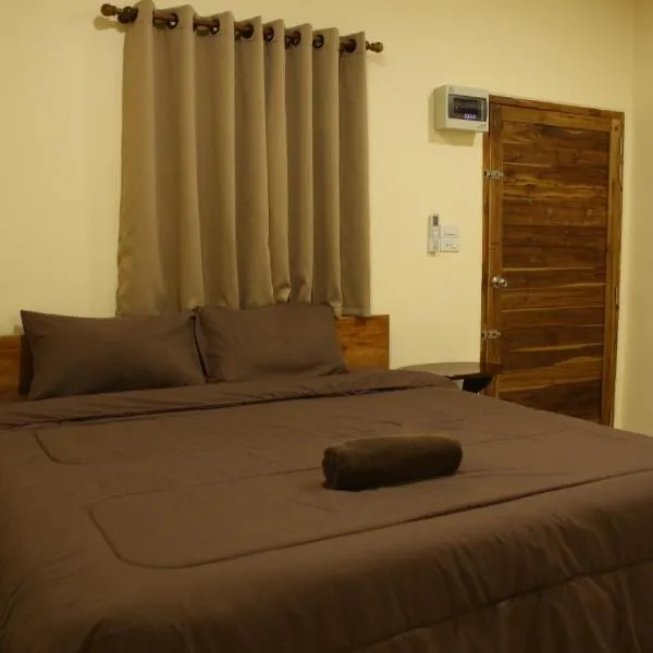 บ้านศรีสุธรรม 2 Baansrisuthum 2, hotel v destinaci Surat Thani