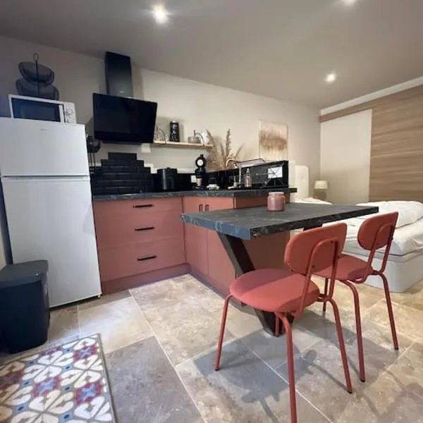 Studio pied de coline LYVIN, hotel in Ginasservis