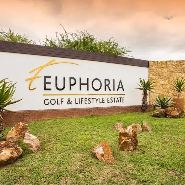 Euphoria Golf Estate House 196 Rooibok, hotel v destinaci Naboomspruit