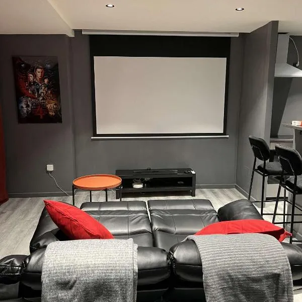 Suite CinéRoom à 25 min de Paris, hotel v destinácii Franconville