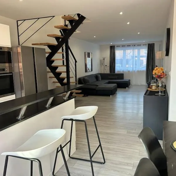 Grande maison tout confort, hotel v destinaci Lesquin