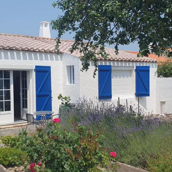 Maison familiale à 600 m de la plage, hotel v destinácii Barbâtre