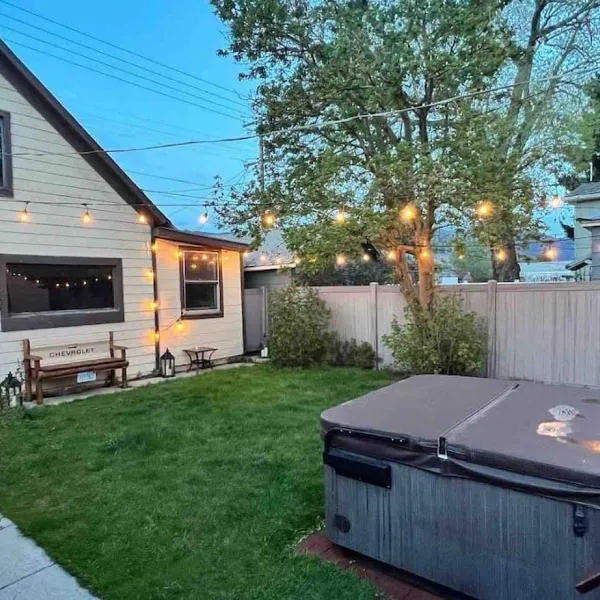 Bo's Queen Anne with Hot Tub and fenced backyard, hotel en Butte