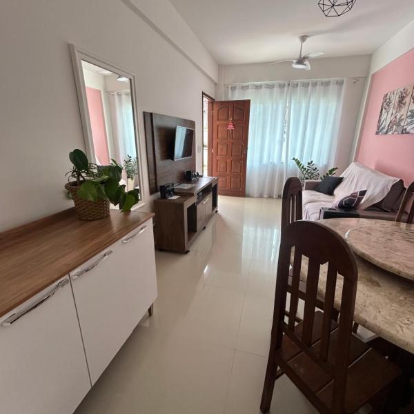 Apartamento térreo 2 hóspedes com churrasqueira, área externa e garagem exclusivas 5 min praia Abricó e 7 min do Centro