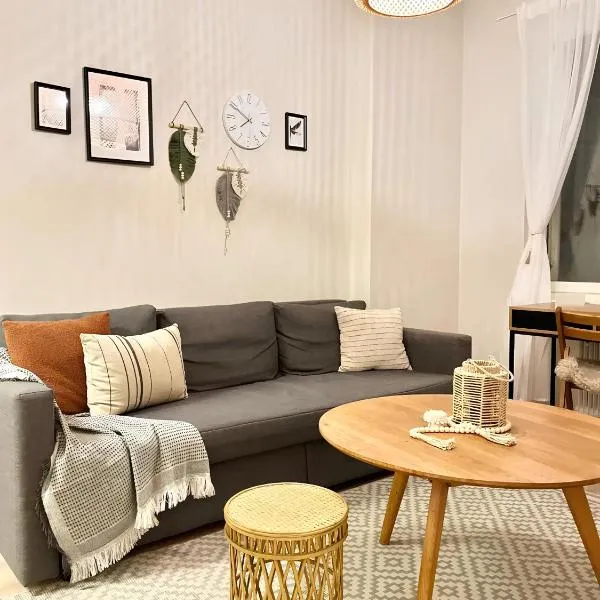 Modern Boho Charm in Kallio, Walk to City Center, hotel v Helsinkách