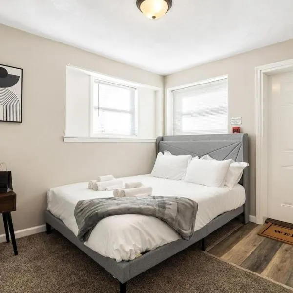 the susan - a cozy, comfy 1bd suite، فندق في بيوريا