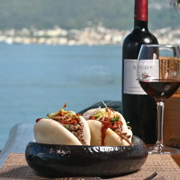 Luxury Sea Residence by Kristina, hotel in Tivat