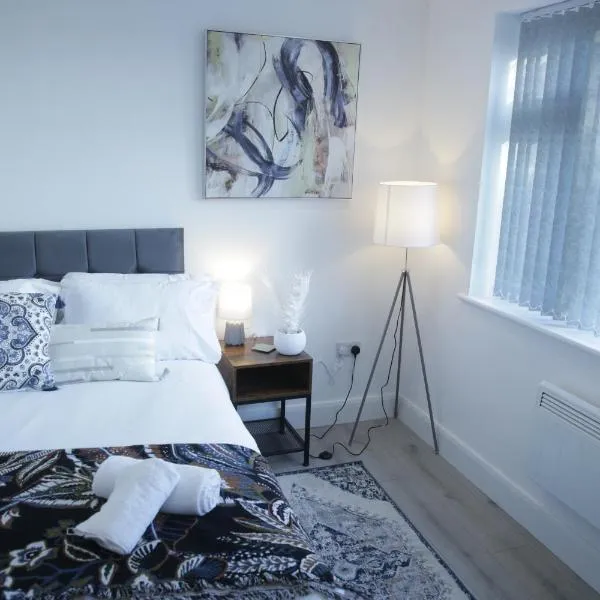 Cozy Stay Near Luton Airport 4 Min Drive, hotel v Lutonu