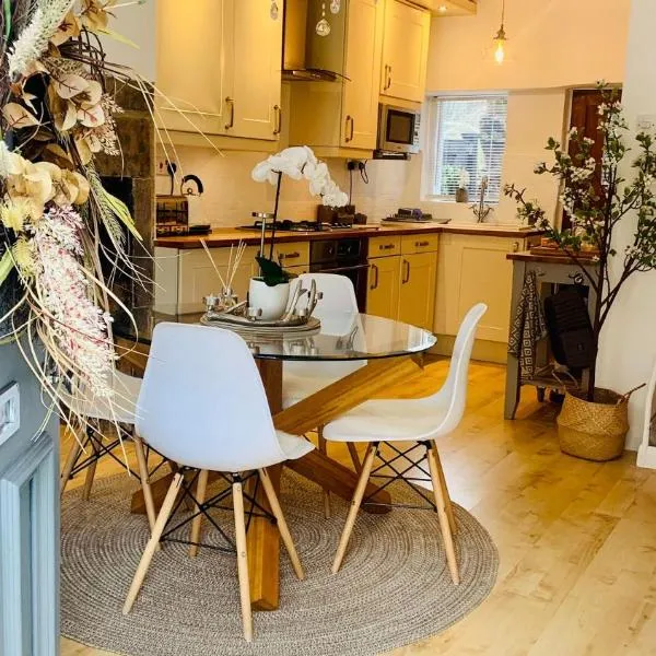 The Tenth House, Grade II Listed Georgian Town House, Wirksworth, Derbyshire, Peak District Cottage, Sleeps 4, hotel v destinaci Wirksworth