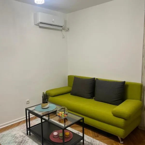 Aurora Apartmani Indjija、Inđijaのホテル