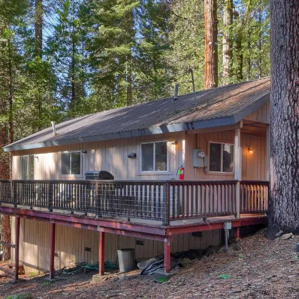 Hibernation Hideaway- Inside Yosemite- Dog Friendly, hotel in South Wawona