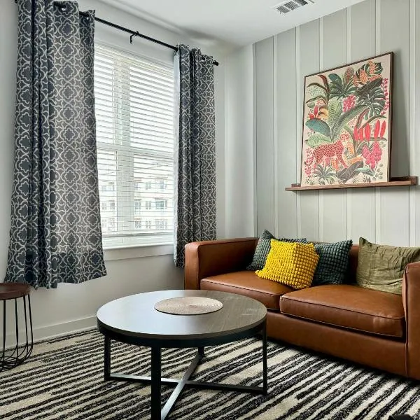 Luxury 1B1B with Balcony Downtown 542Blvd, hotel in Atlanta