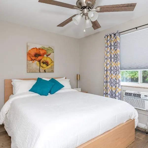 2br Comfort Near The Greene! MidCentury Modern, hotel in Kettering