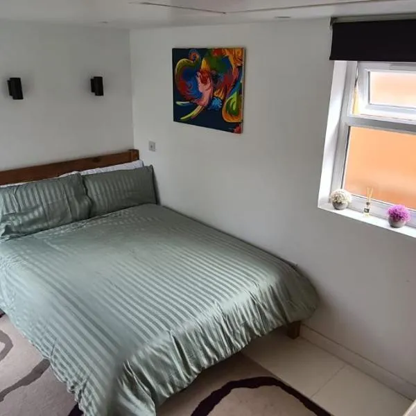 Private Guest Suite in Bletchley, Milton Keynes, hotel v destinaci Bletchley