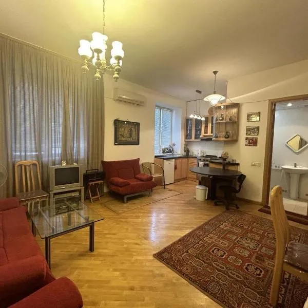 Bright Modern 2-Bedroom Apartment the center Nalbandyan and Sayat-Nova, hotel v Jerevanu