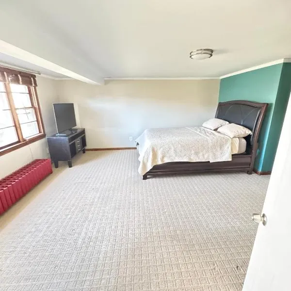 Panoramic Lakeview Suite Ultimate Comfort and Serenity, hotel v destinaci Watchung