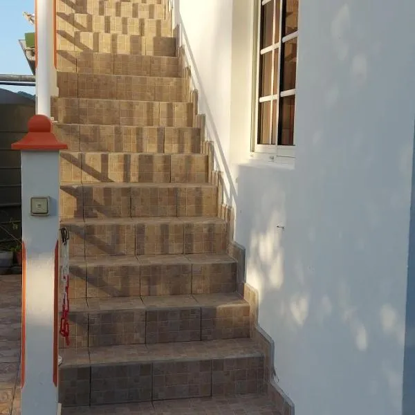 HAUT DE VILLA VU SUR LA MONTAGNE., hotel in Saint-Louis