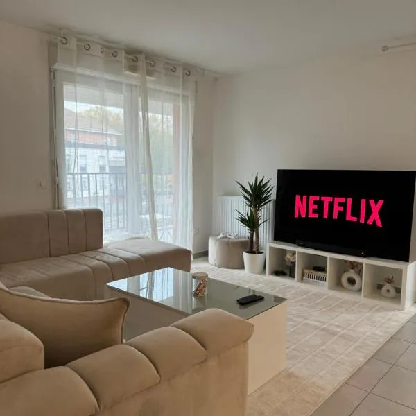 Superbe Appartement - Near Paris, hotel v destinácii Corbeil-Essonnes