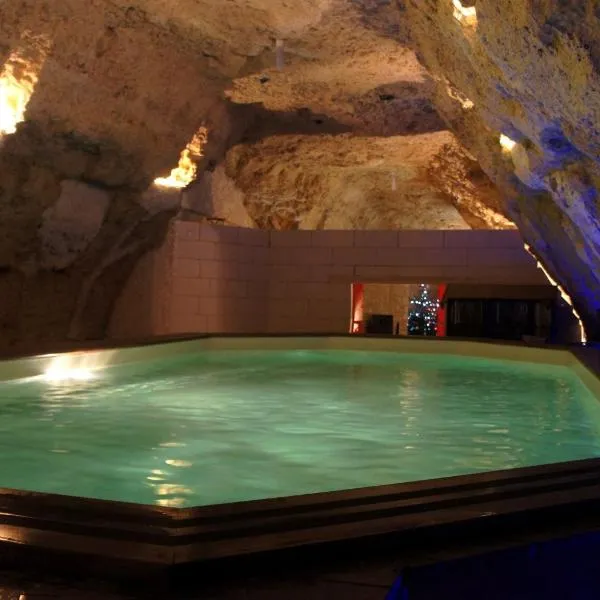 Chambres d'Hôtes Troglodytes Le Clos de L'Hermitage, hotel v destinaci Amboise