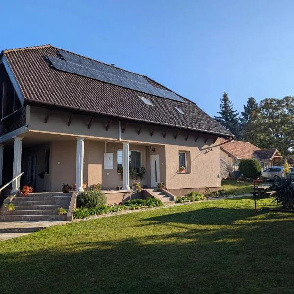 Virágos Apartman Balatonszemes, hotel v destinaci Balatonszemes