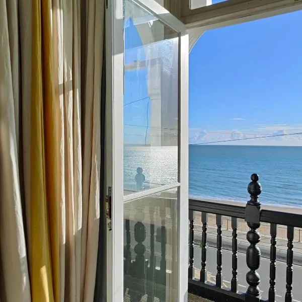 Seaside Beach House and Smugglers Caves, hotel in Kent