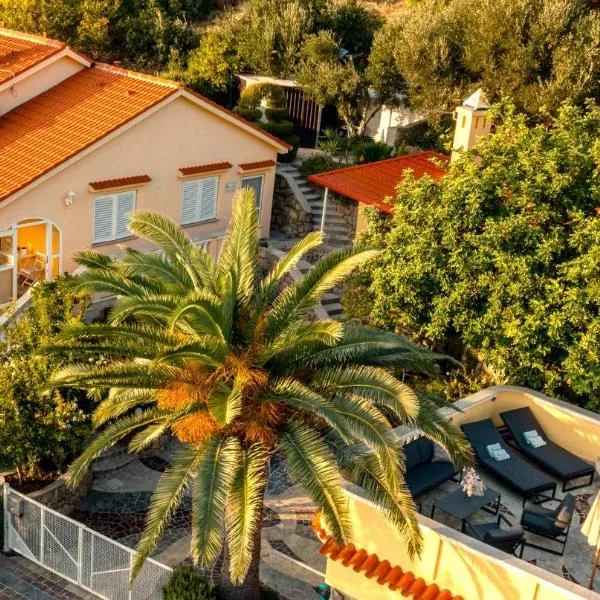 Exquisite Villa with Heated Pool, Sauna, Breathtaking Landscape & Panoramic Views in Banjol، فندق في راب
