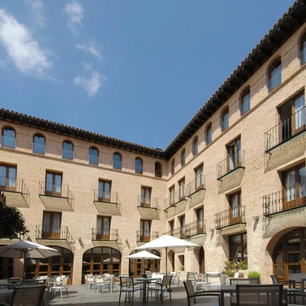 Hotel Cienbalcones, hotel in Daroca