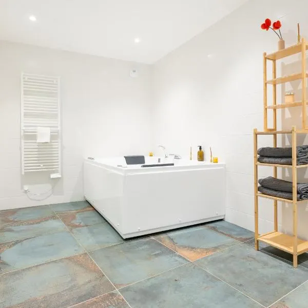 Grand Duplex avec Spa et Parking privé- 8 personnes, ξενοδοχείο σε Paray-le-Monial